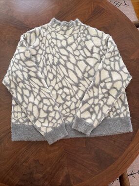 Halogen Cream & Gray Abstract-Pattern Turtleneck Sweater
